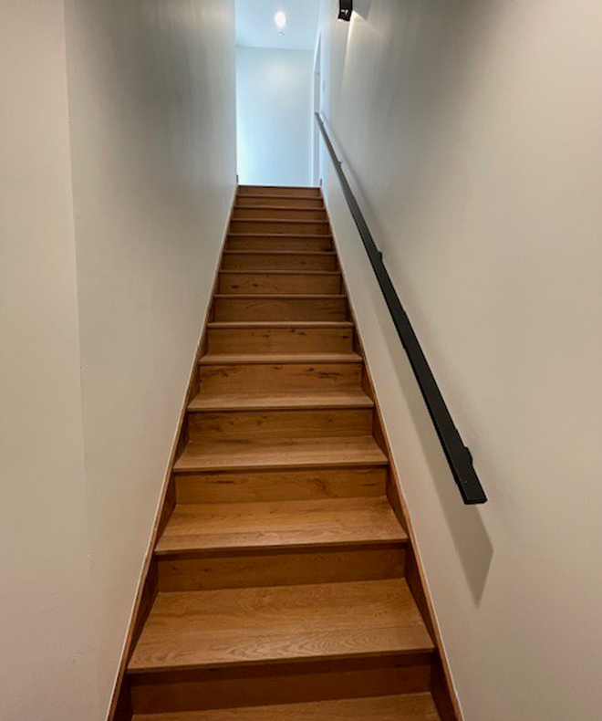 BestHardwoodFlooring-Tile-Reno-NV-HardwoodFlooringInstallation-Sales-Stairs